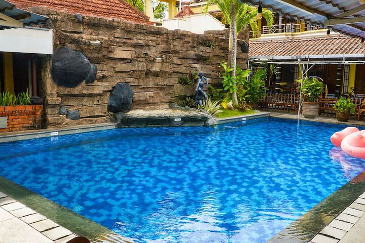Pool 30 of 40