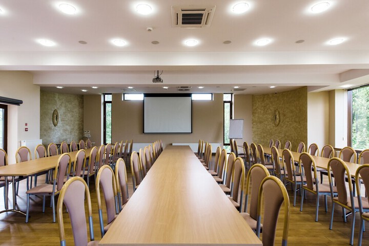 Ballroom/Hall 98 of 122