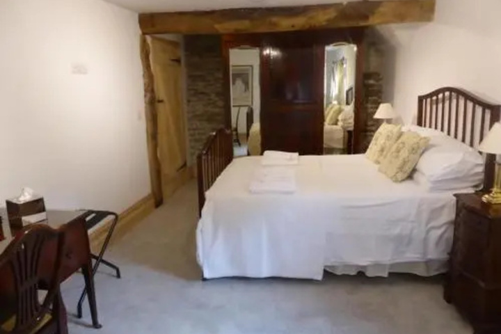 Room 3 of 8