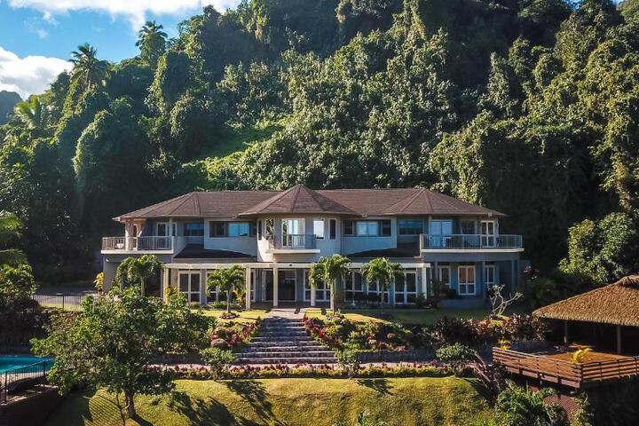 Iro Luxury Retreat