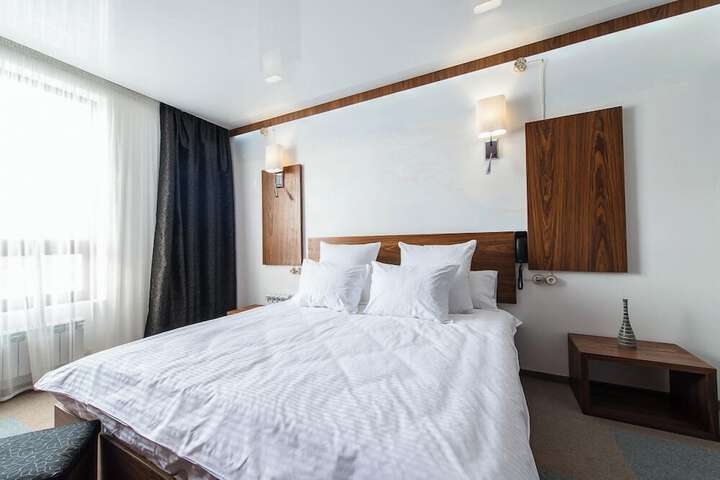 Room 3 of 8