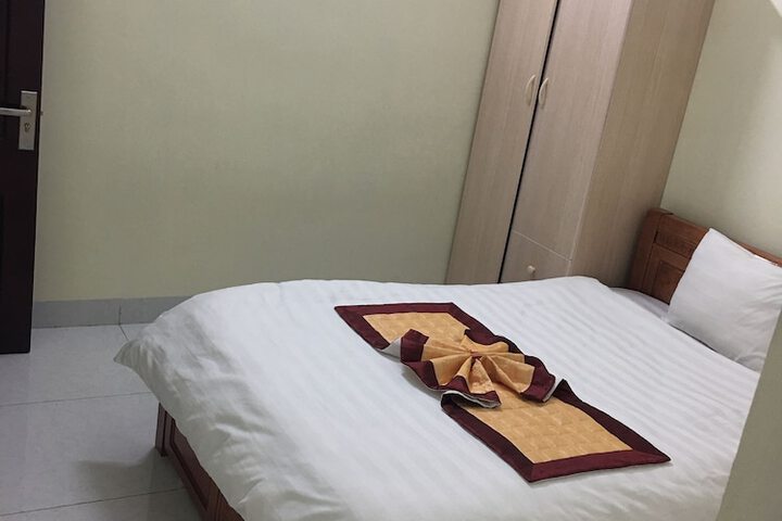 Room 27 of 82