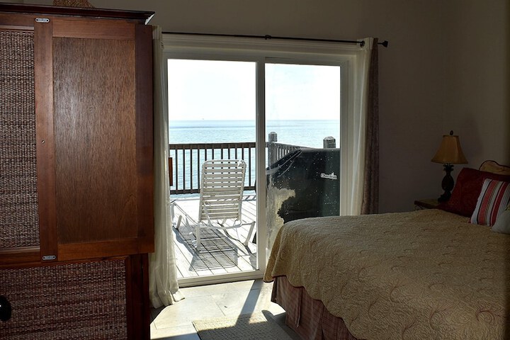 Room 9 of 32