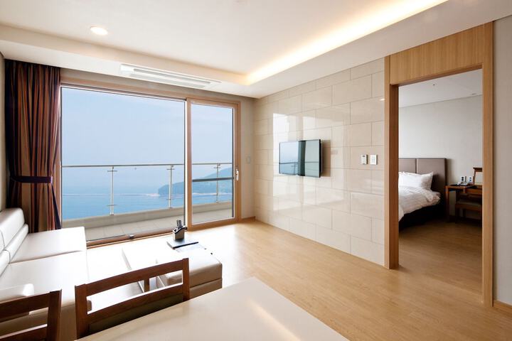 Room 50 of 102