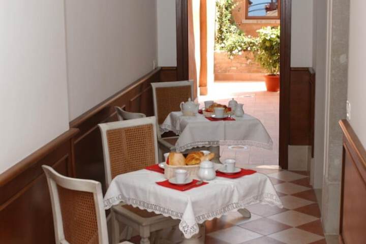 Breakfast area