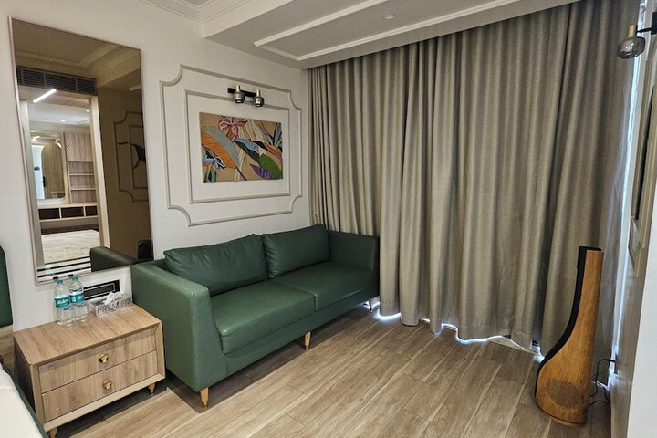 Room 35 of 63