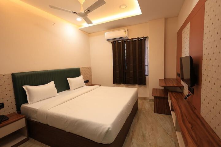 Room 9 of 42