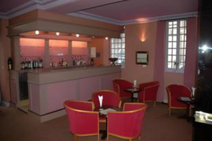 Lounge 13 of 23