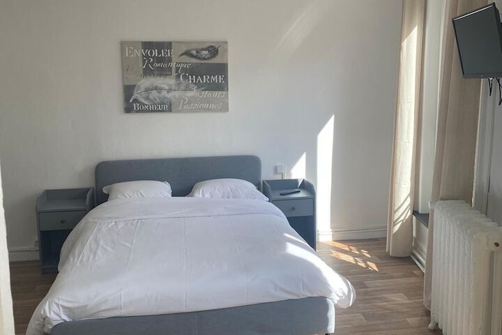 Room 3 of 8
