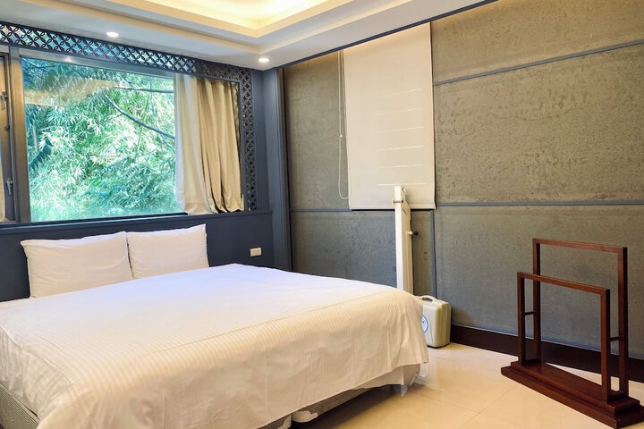 Room 10 of 31