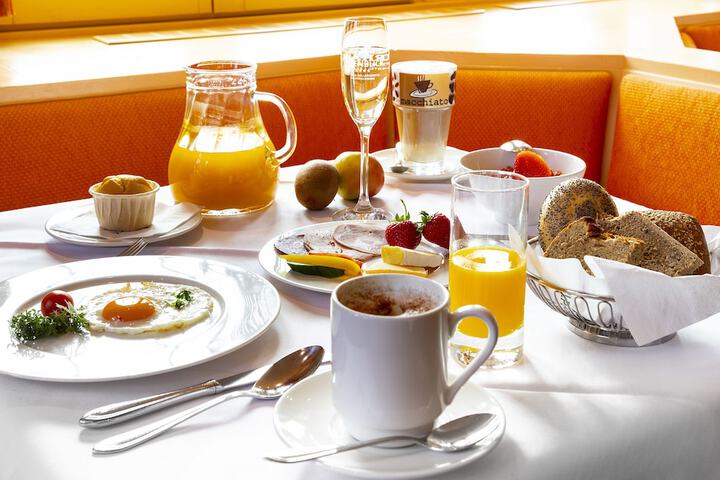 Breakfast/Coffee Service 34 of 41