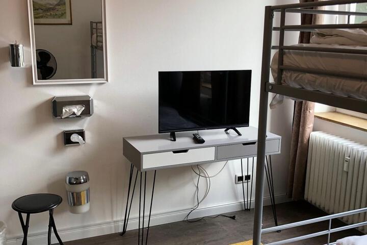 Room 4 of 5