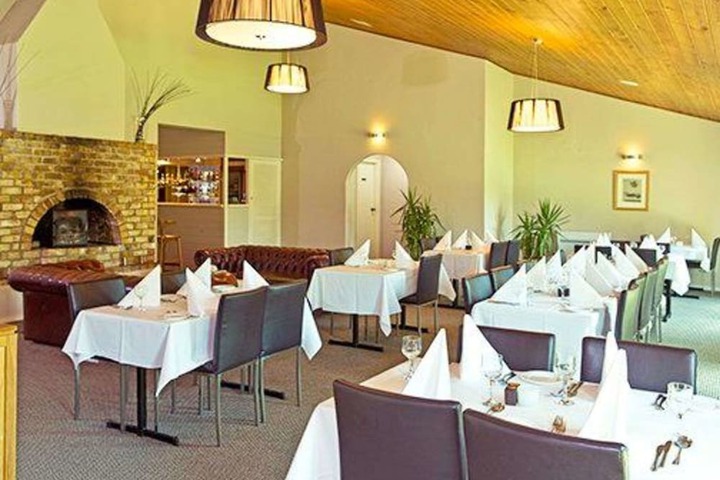 Dining 54 of 64