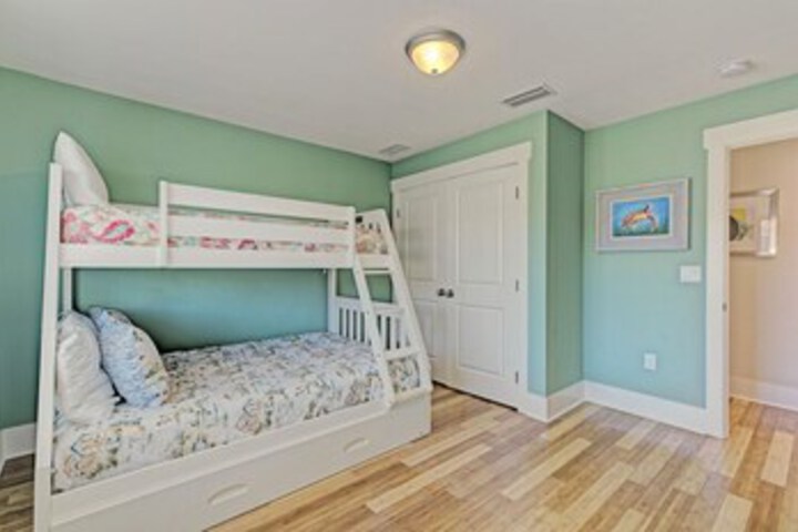 Room 21 of 25