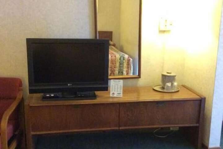 Room 12 of 27