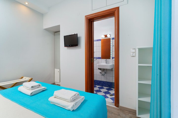 Room 53 of 123