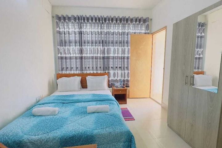 Room 8 of 16