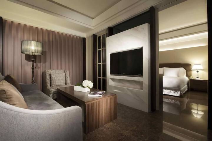 Room 22 of 38