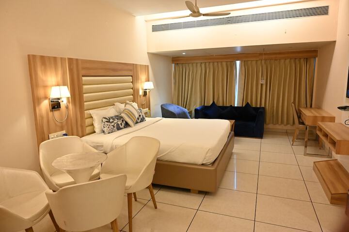 Room 4 of 15