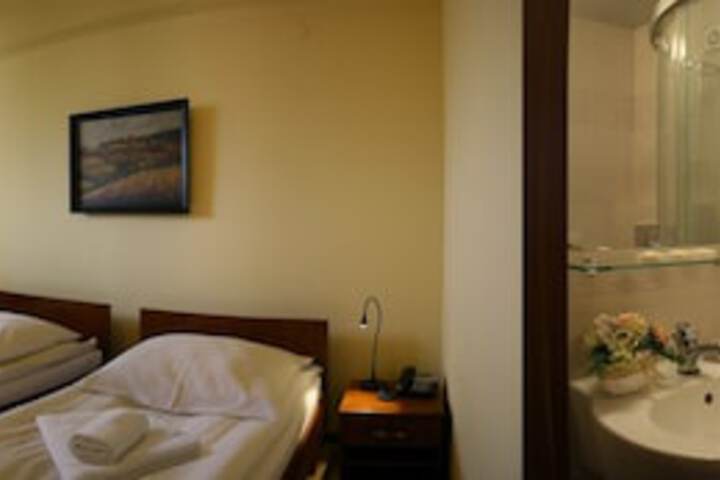 Room 2 of 25