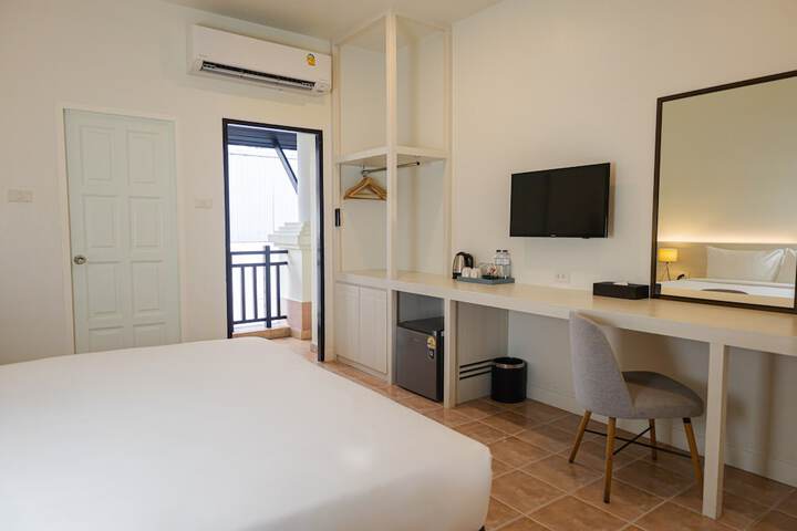 Room 27 of 126