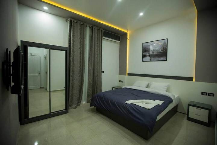 Room 11 of 34