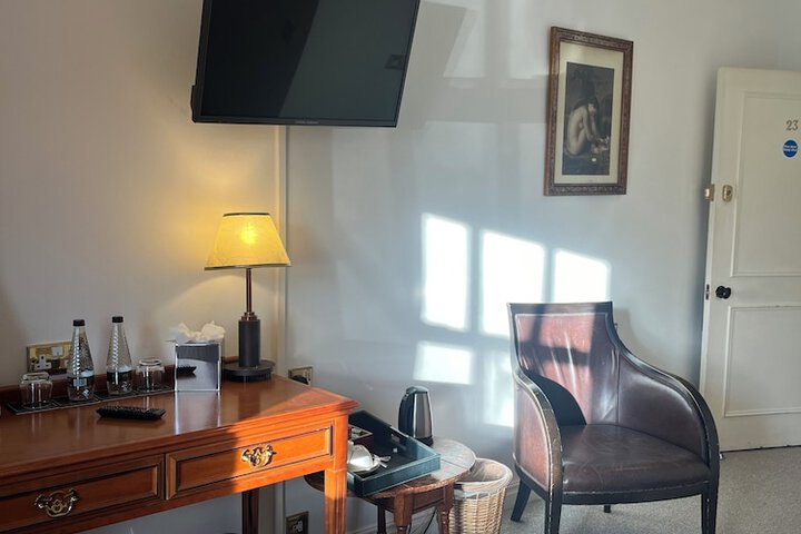 Room 10 of 77