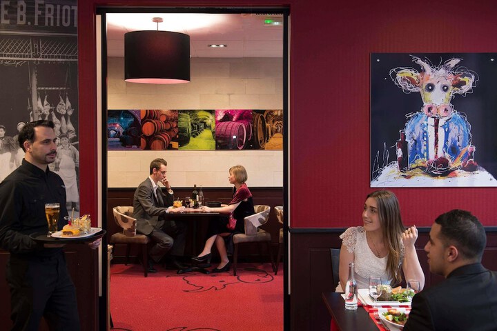 Dining 48 of 101