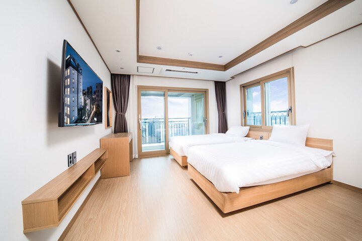 Room 4 of 35