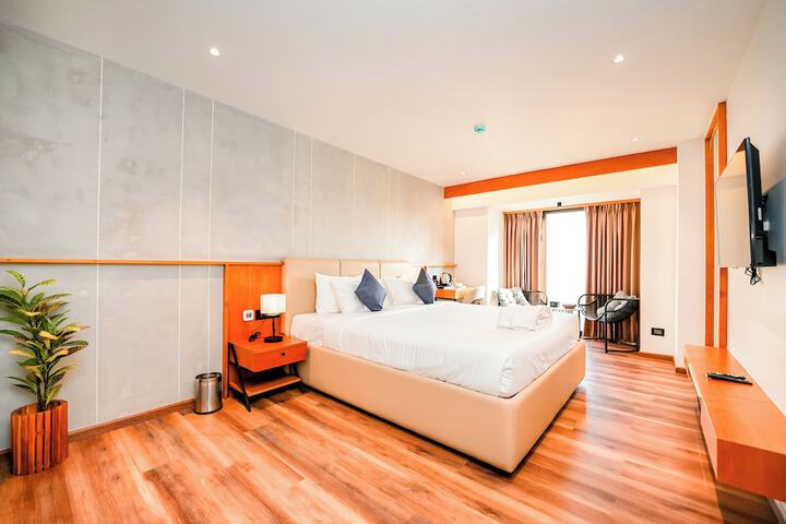 Room 6 of 32
