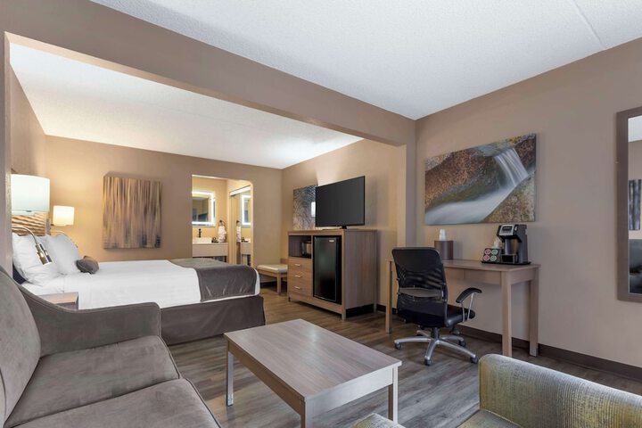 Room 10 of 42