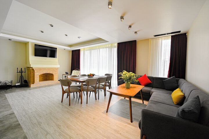 Room 47 of 86