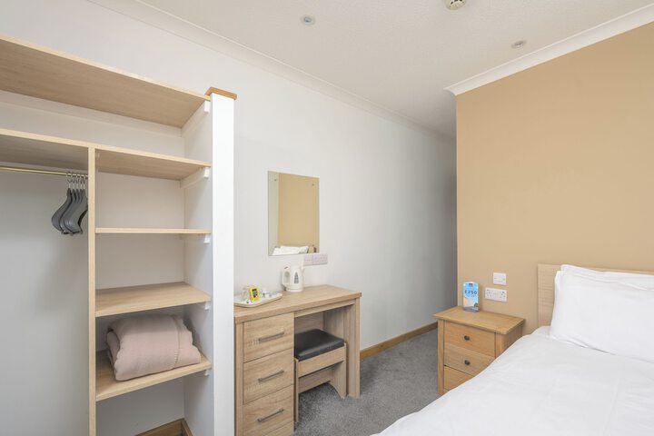 Room 10 of 34