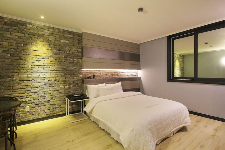 Room 33 of 118