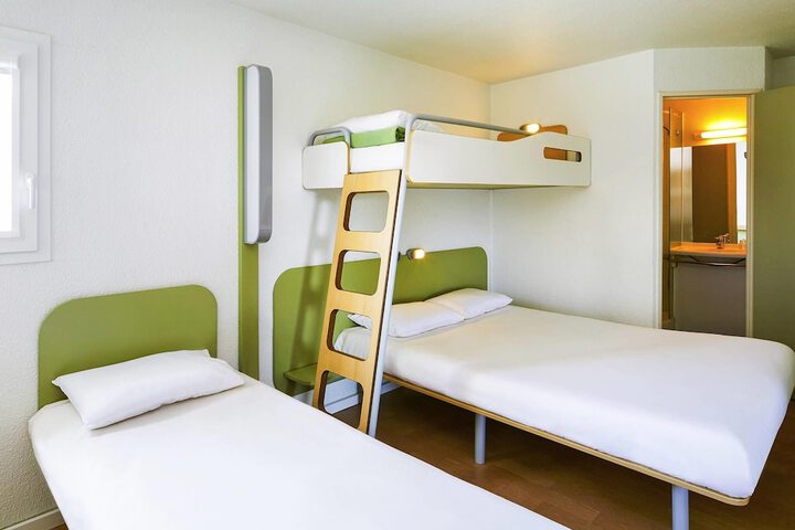 Room 6 of 31