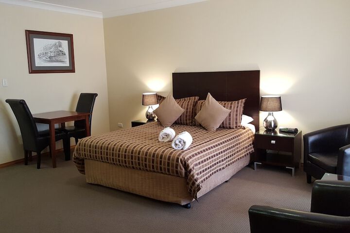 Room 3 of 37