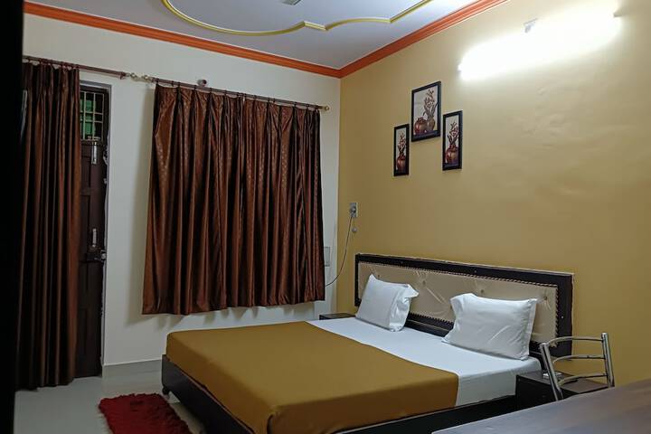 Room 6 of 30