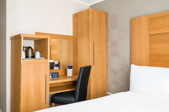 Room 5 of 32