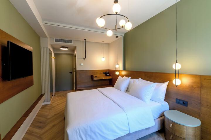 Room 11 of 20