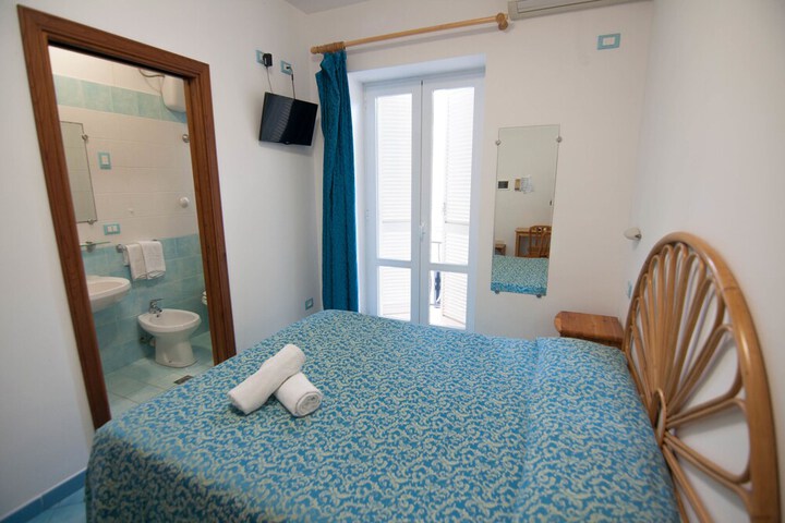 Room 6 of 19