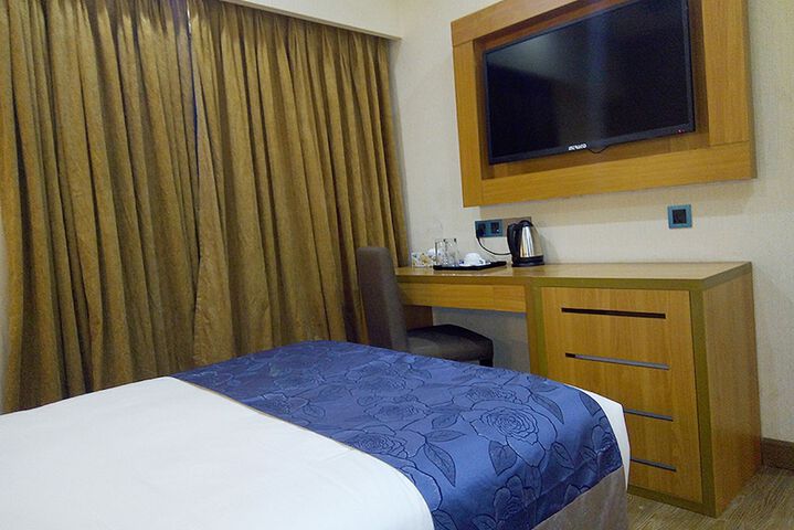 Room 6 of 43