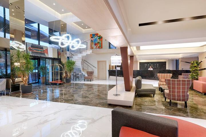 Hotel 2 of 164