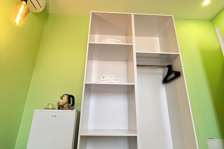 Room 33 of 146