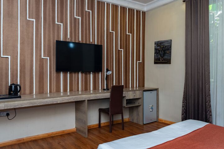 Room 9 of 33
