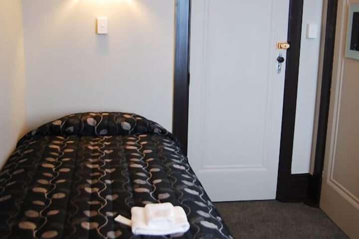 Room 5 of 18
