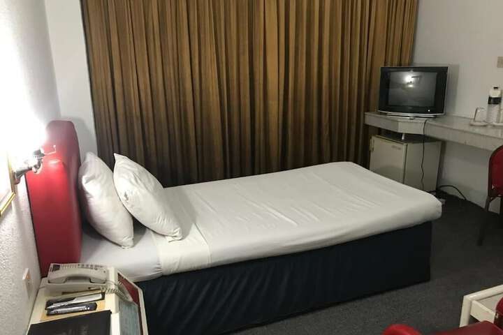 Room 16 of 27