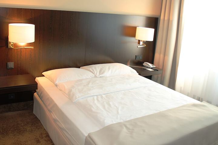Room 6 of 46