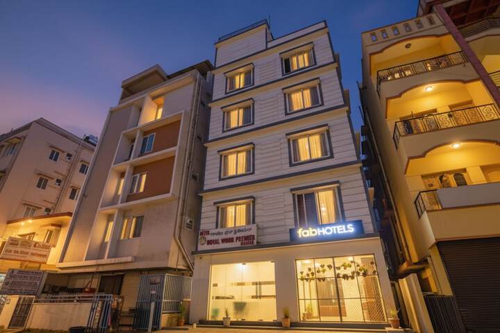 FabHotel Royal Wood Premier - Near Karnataka Golf Association Domlur