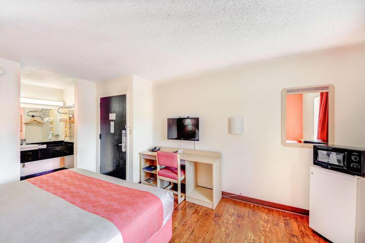 Room 11 of 33