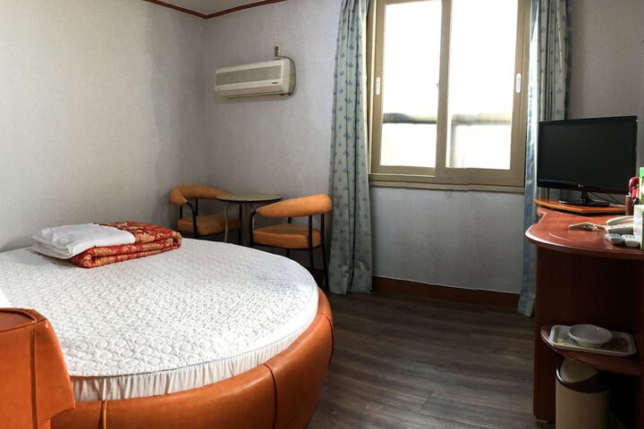 Room 7 of 22